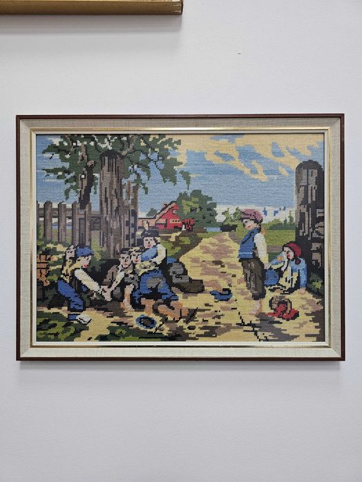 Gobelin ręcznie haftowany – dzieci bawiące się na wsi, vintage