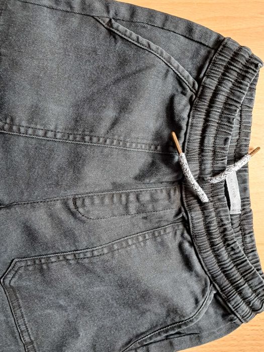 Jeansowe joggersy RESERVED 134