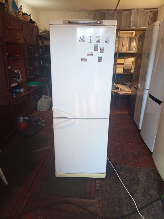 Холодильник Indesit в отличном рабочем состоянии