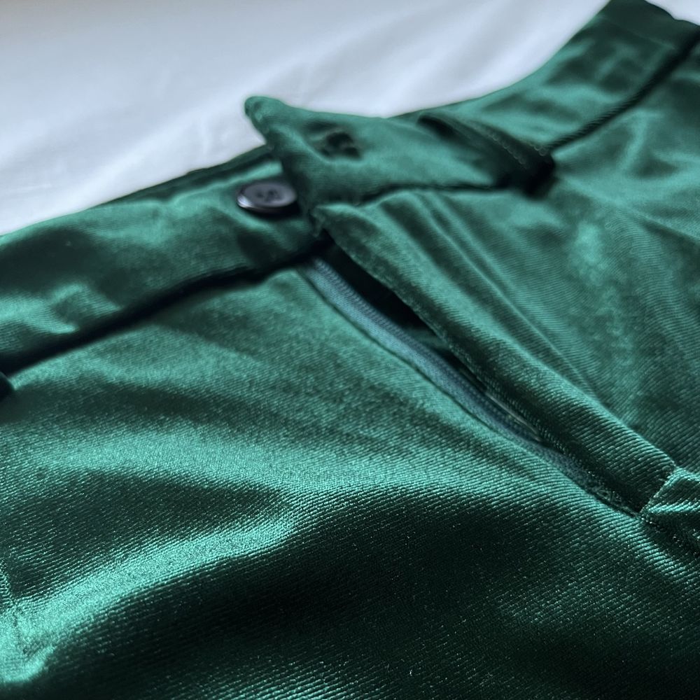 Оксамитові зелені штани