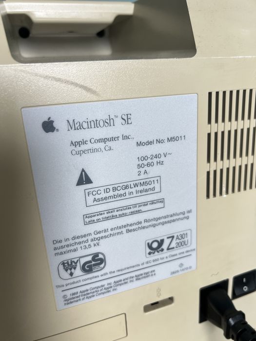 #1495 Macintosh SE Apple M5011 retro pc komputer stacja