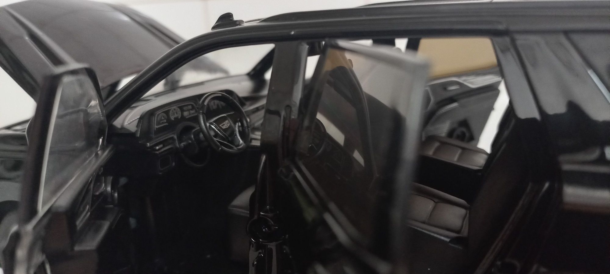 Cadillac Escalade ESV esc 1/24
