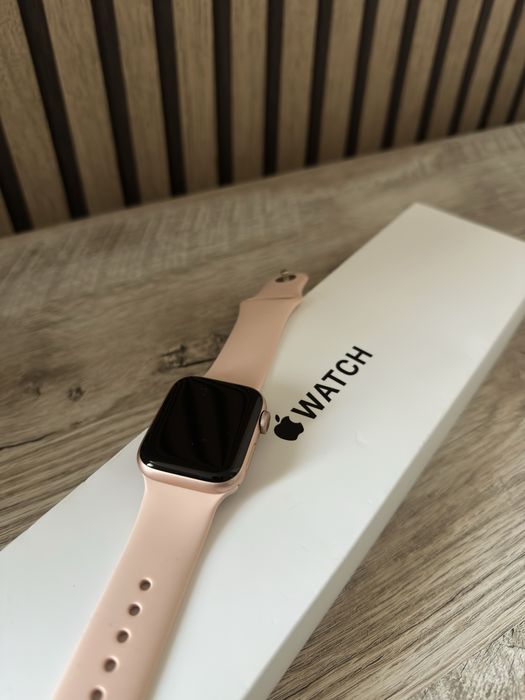 Apple watch SE 40 mm в гарному стані