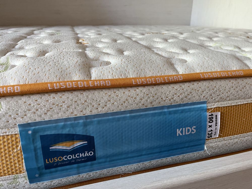 Cama beliche de criança com arrumacao