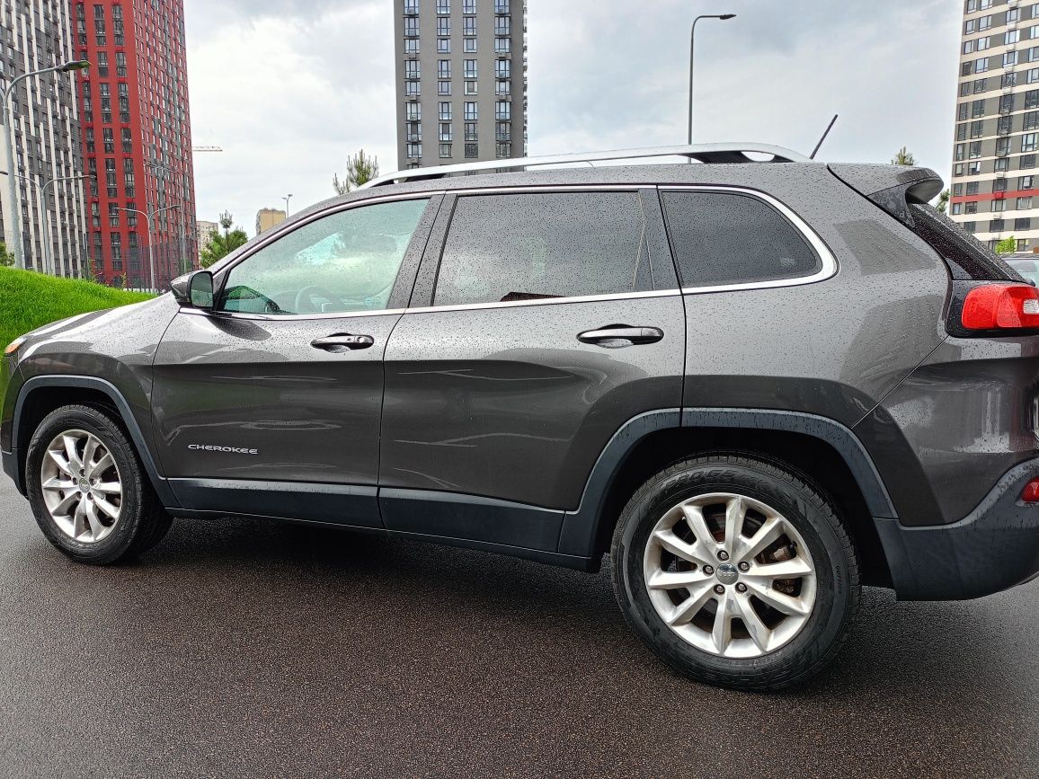 Продаж Jeep Cherokee 2,4 комплектація Limited