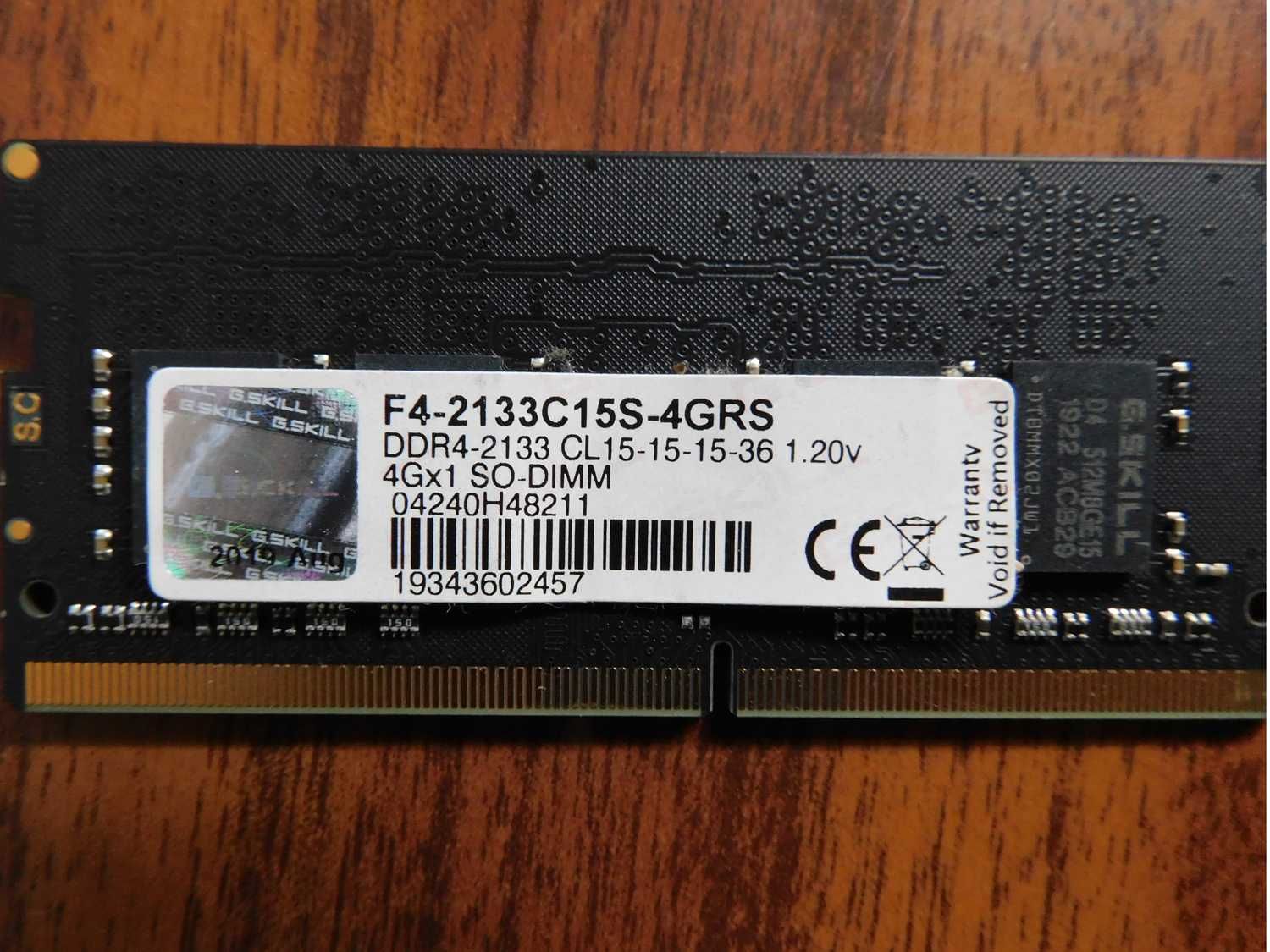 Duas memórias RAM 4GB (portes incluídos)