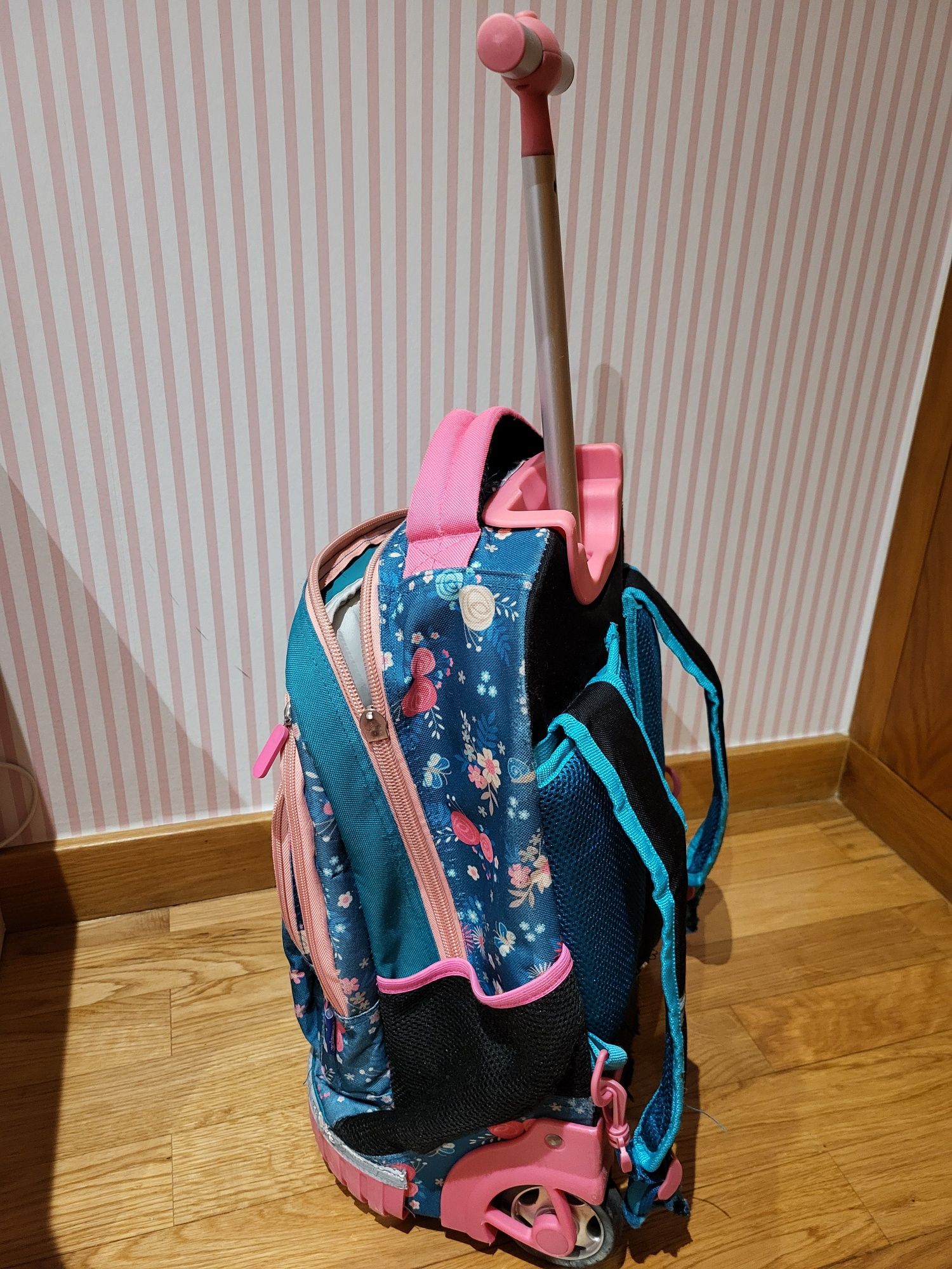 Conjunto Mochila/Trolley, lancheira e estojo