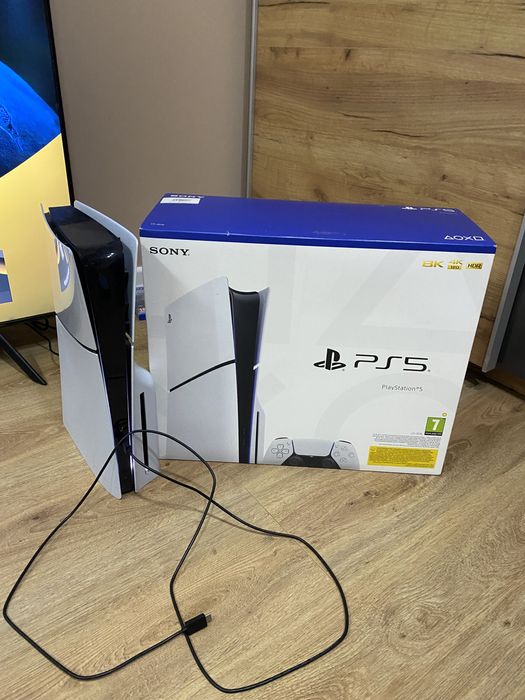 Продам PlayStation 5 1TB з дисками та кріпленням