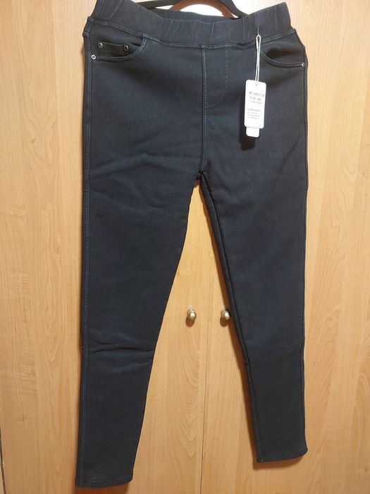 Джинси джеггінси на байці