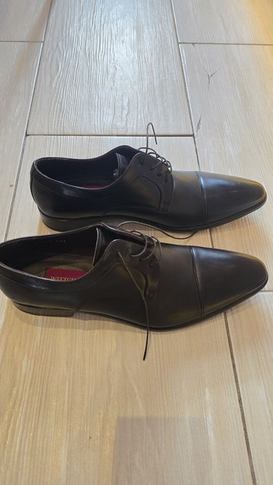 Nowe męskie buty całkowicie skórzane z podeszwą