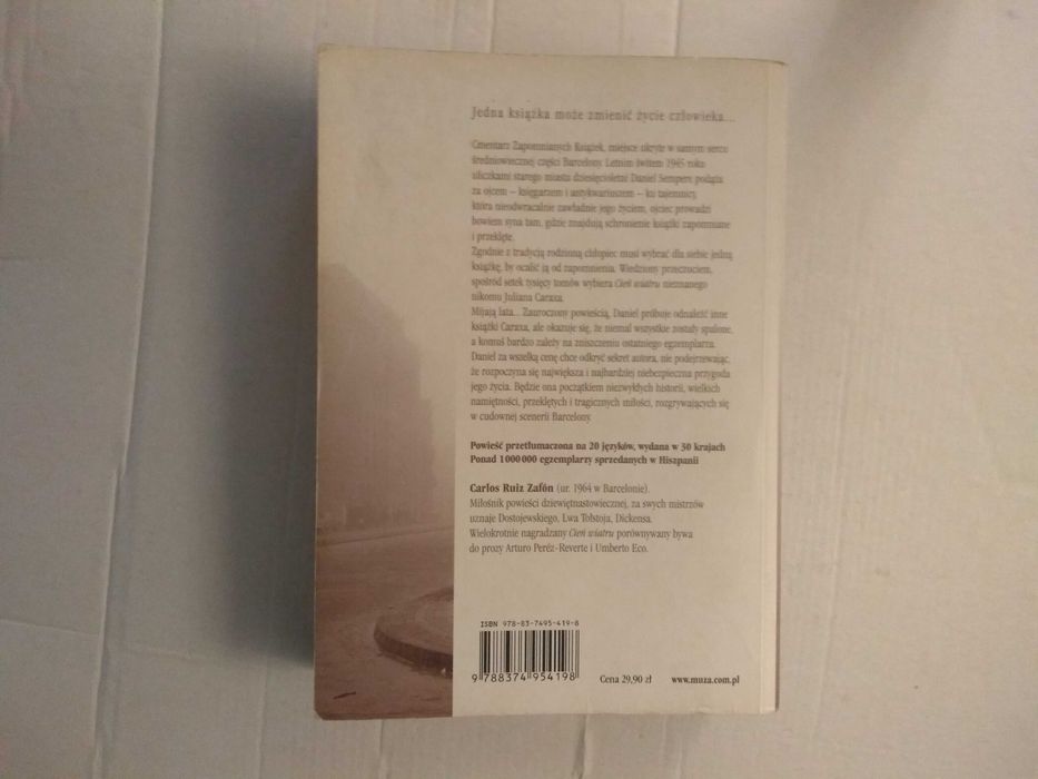 Dobra książka - Cień wiatru Carlos Ruiz Zafon (C)