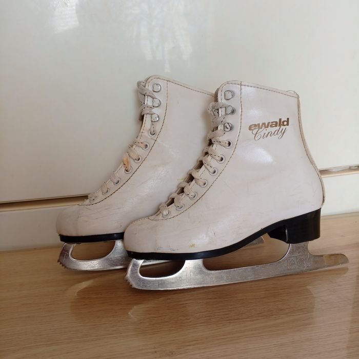 Коньки фигурные женские