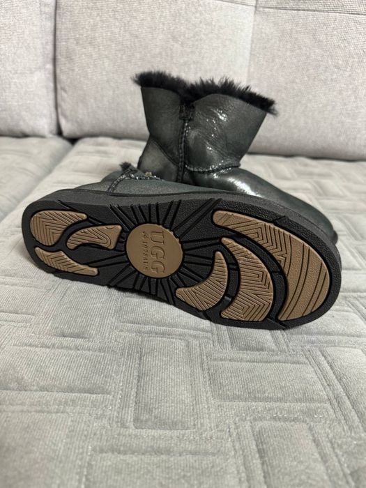 Шкіряні зимові черевики UGG