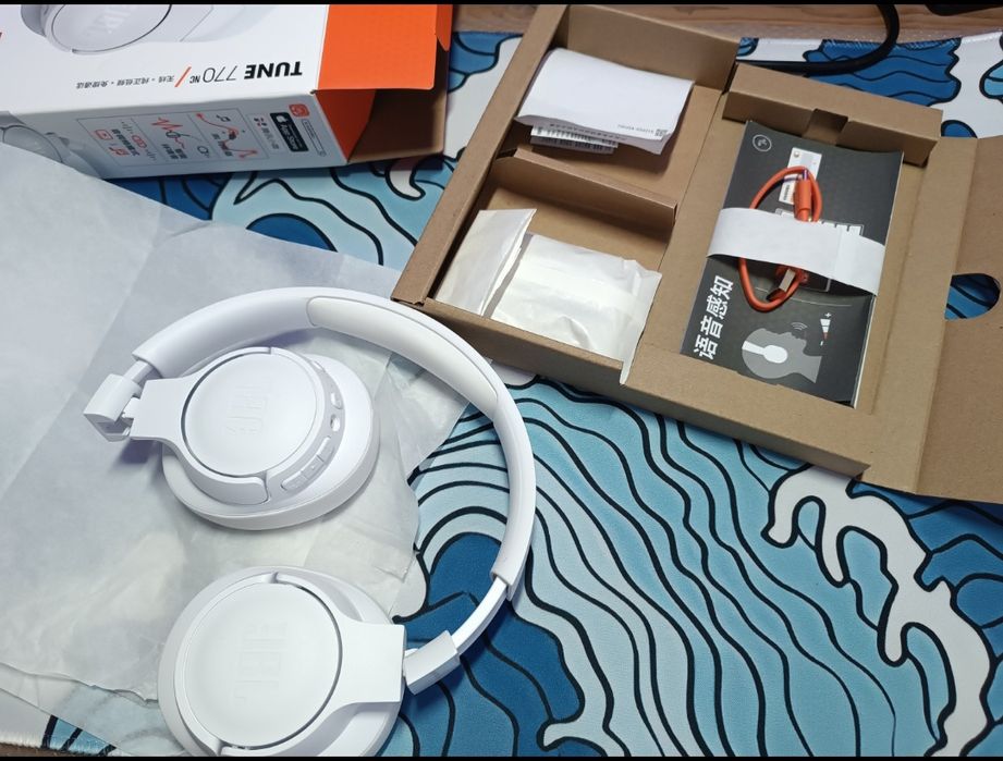 Навушники JBL 770NC з шумопоглинанням