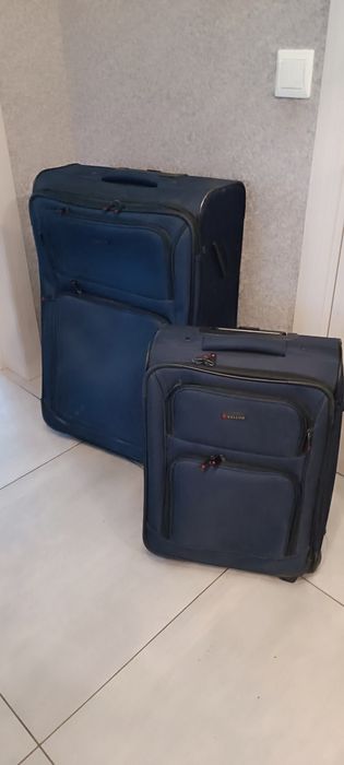 Валіза велика та маленька