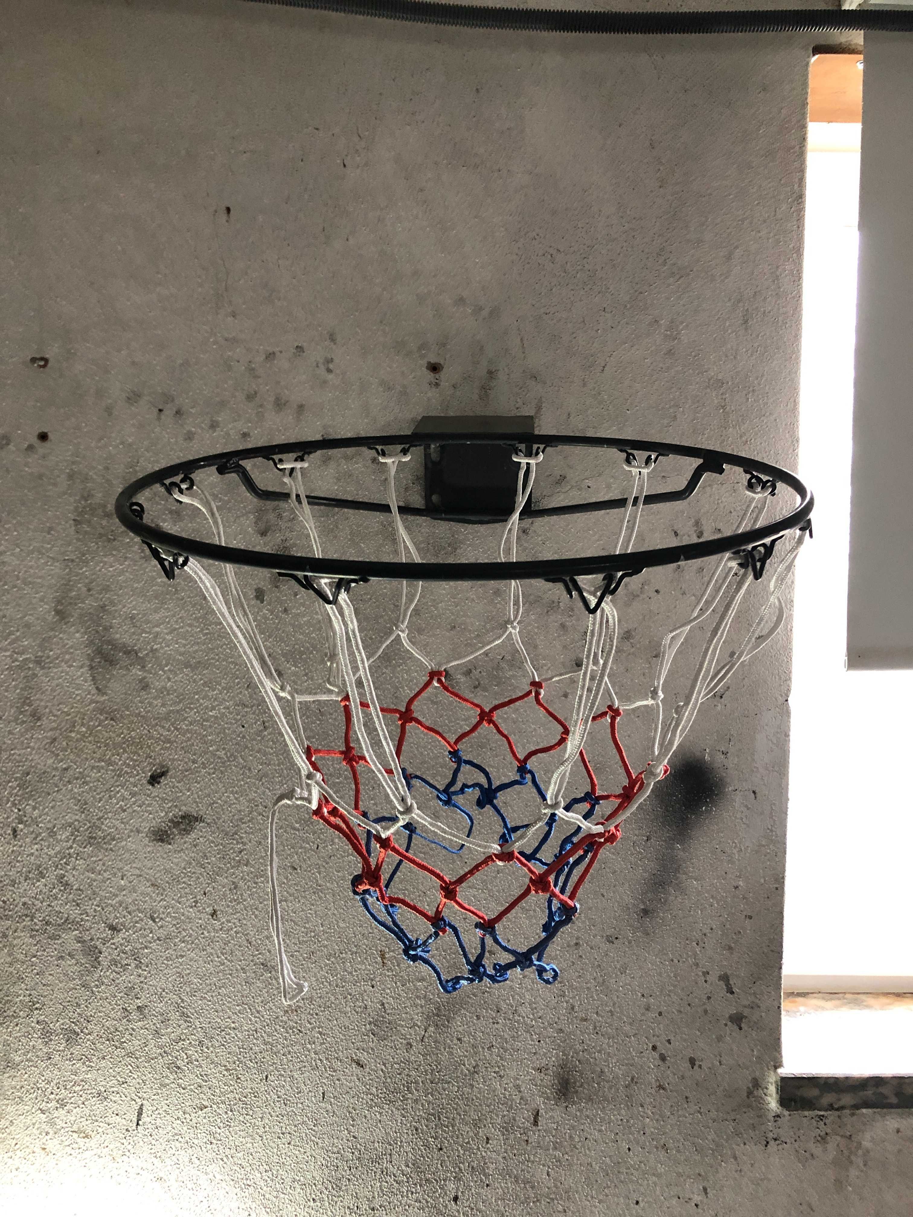 Cesto de basquetebol