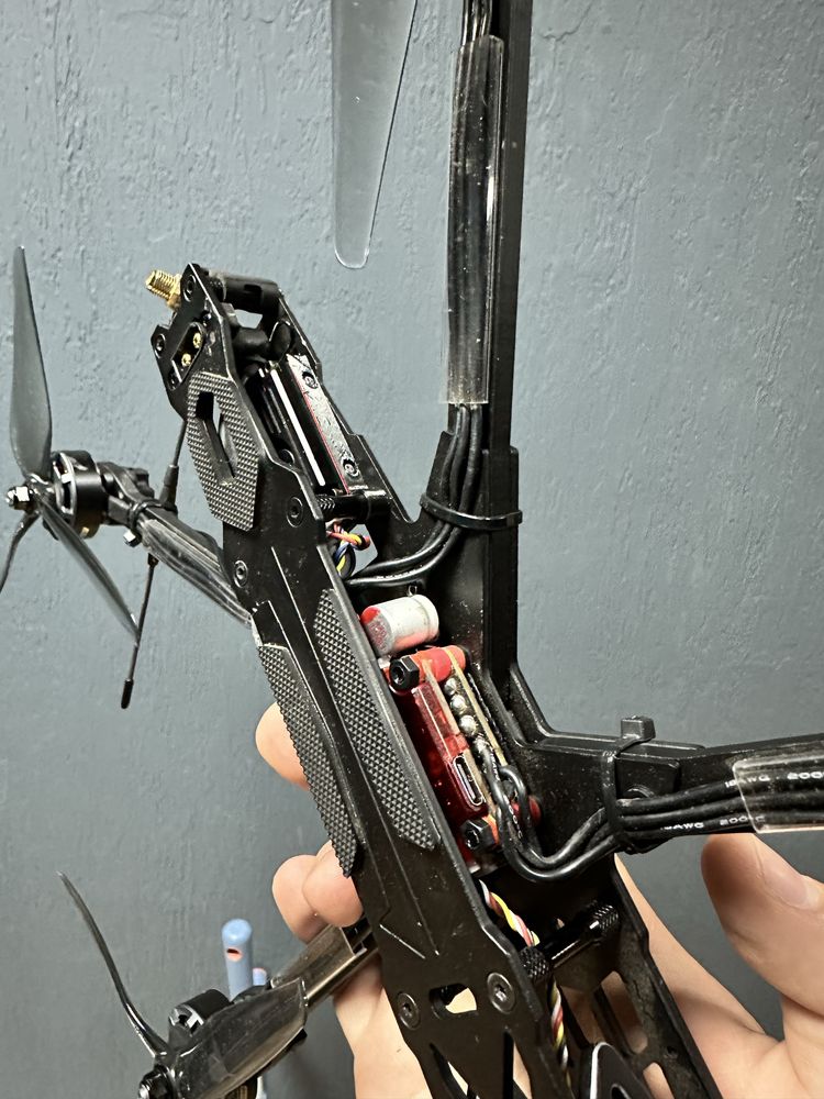 Продам FPV-дрон Rush FPV комплект + батарея!