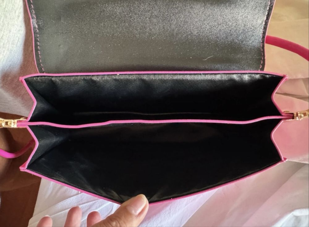 Conjunto de três malas-branca-rosa-preta