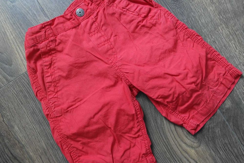 Czerwone H&M spodenki 110