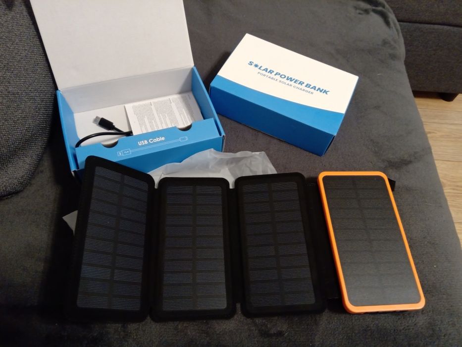 A ADDTOP Przenośny Solarny Powerbank 25000mAh, 4 Panele Słoneczne, 2 w