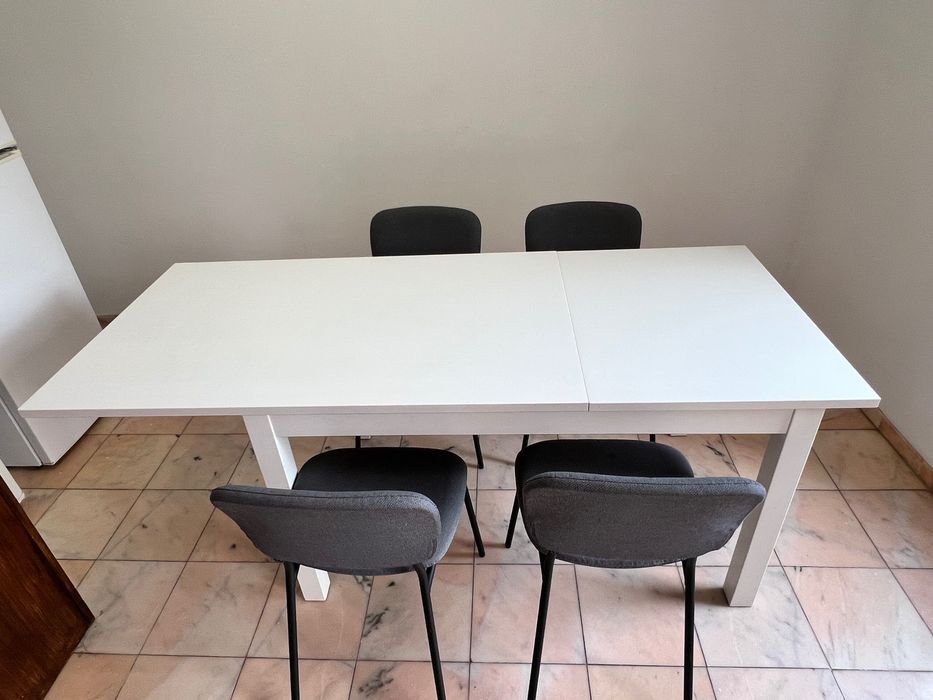 Mesa extensível ikea + 4 cadeiras