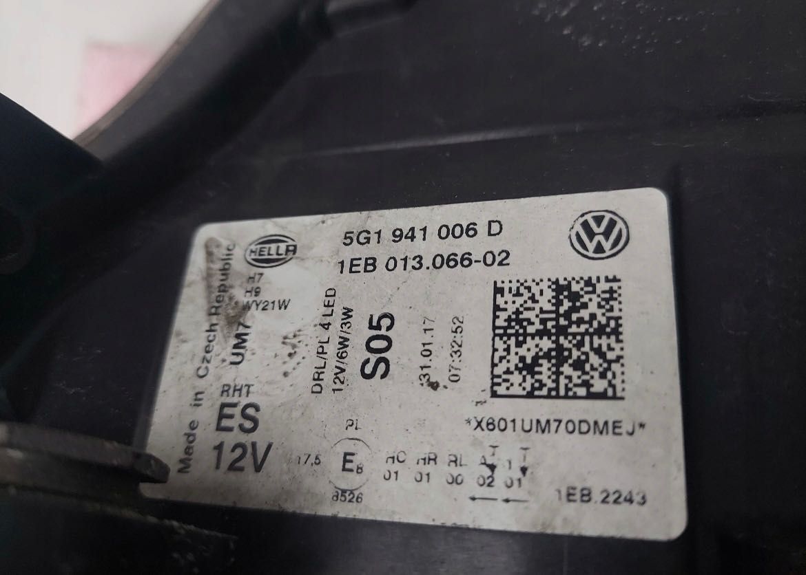 Комплект фар права ліва Volkswagen 5G1941005D 5G1941006D