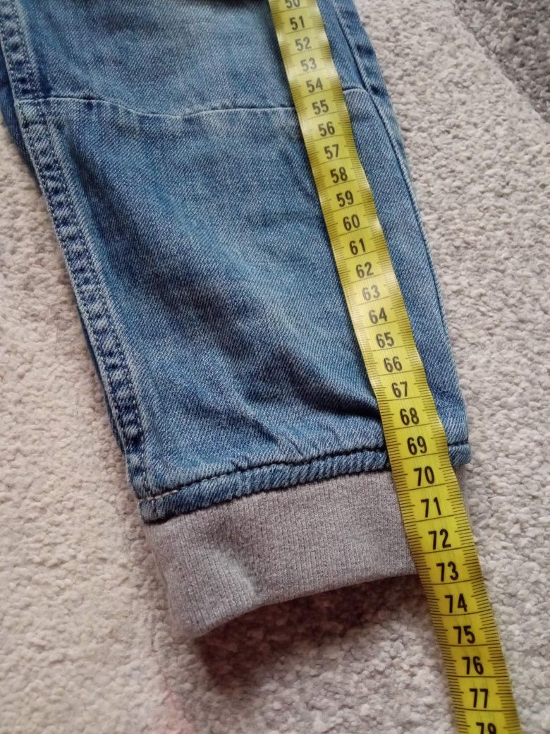 Niebieskie spodnie joggery jeansowe H&M r. 128