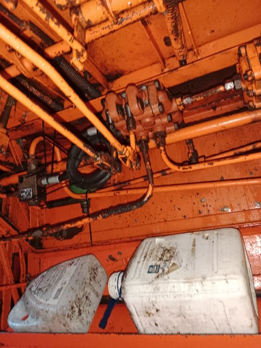 Bizon Z056 z stołem do rzepaku Rolmako