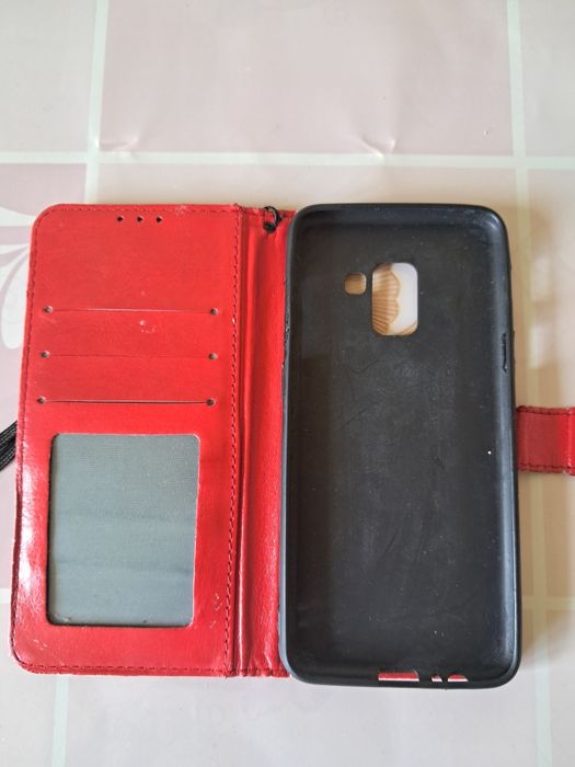 Віддам чохол на samsung A6