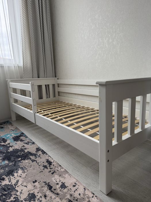 Продам дитяче ліжко з матрасом