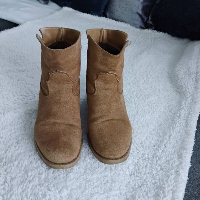 Beżowe zamszowe botki ocieplane Seastar r. 39