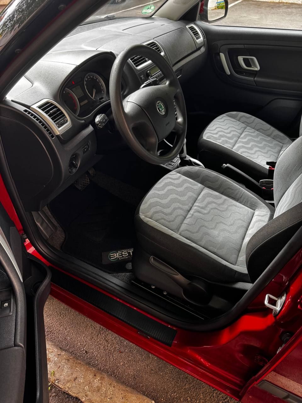 Шкода Фабия 1.6  mpi автомат.