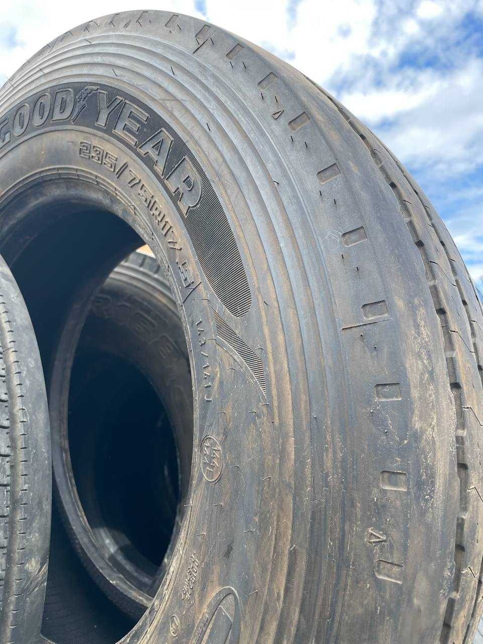 Good Year 235/75R17.5