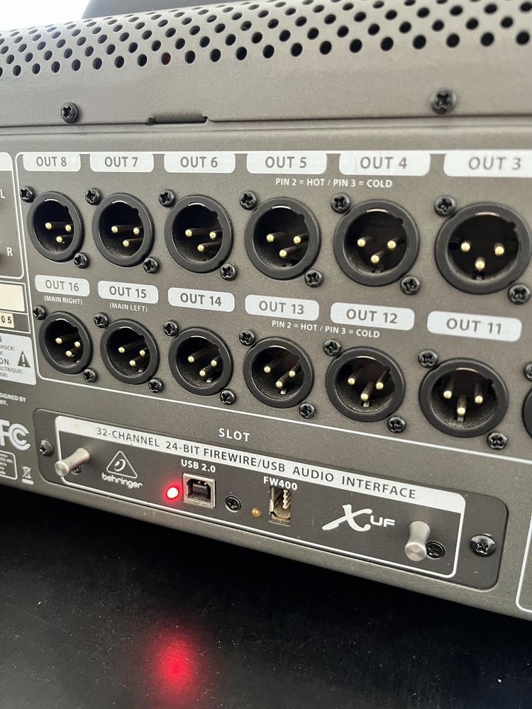 Behringer X32 + case