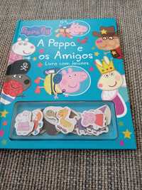 Livro de "A Peppa e os amigos" com imãns de personagens