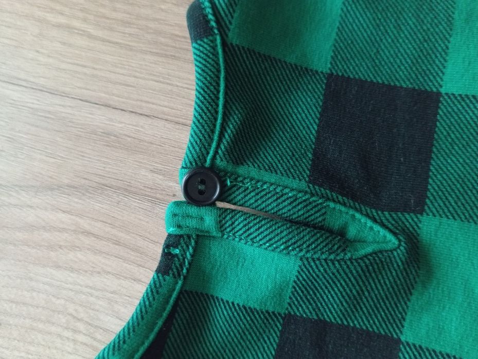 Elegancka sukienka w kratkę r.68