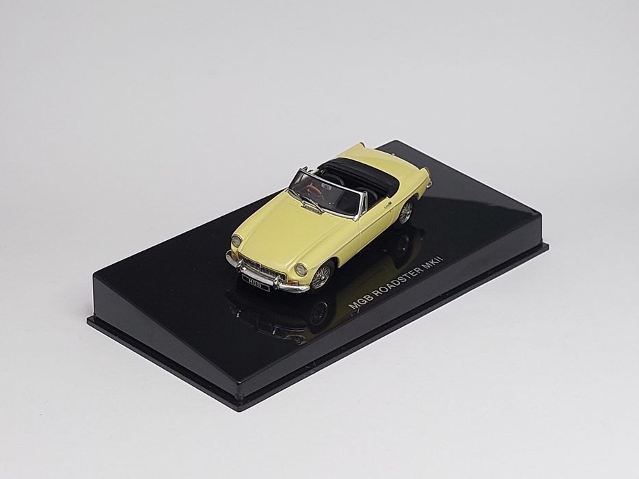 Модель 1:43 MGB Roadster MkII (AutoArt)