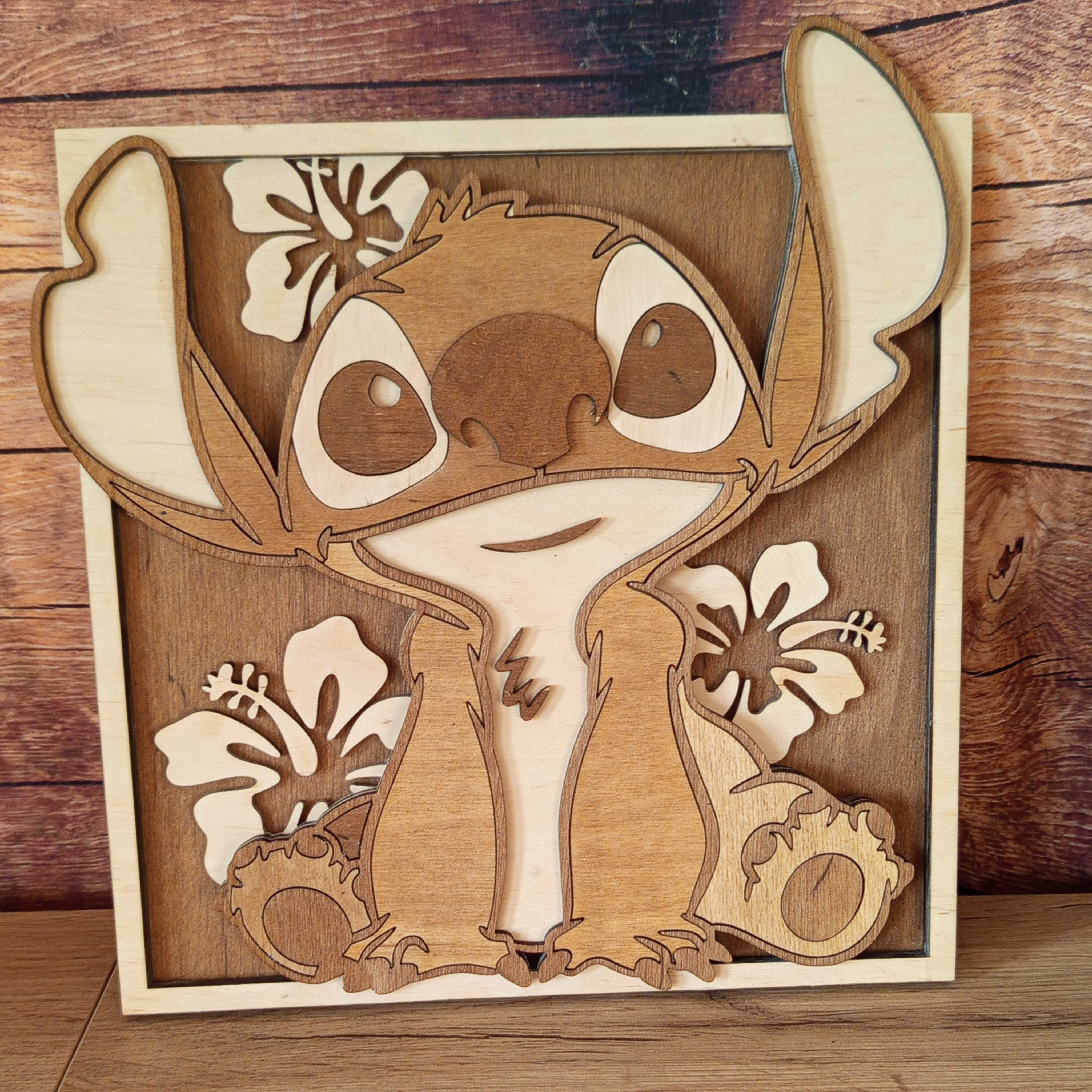 Stitch 3D z drewna 24 cm – Warstwowy obraz handmade
