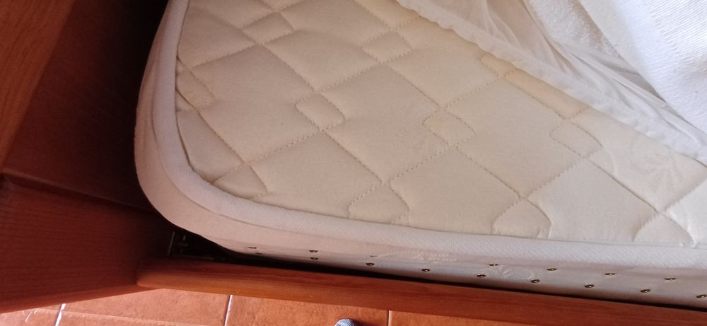 Cama dupla em madeira