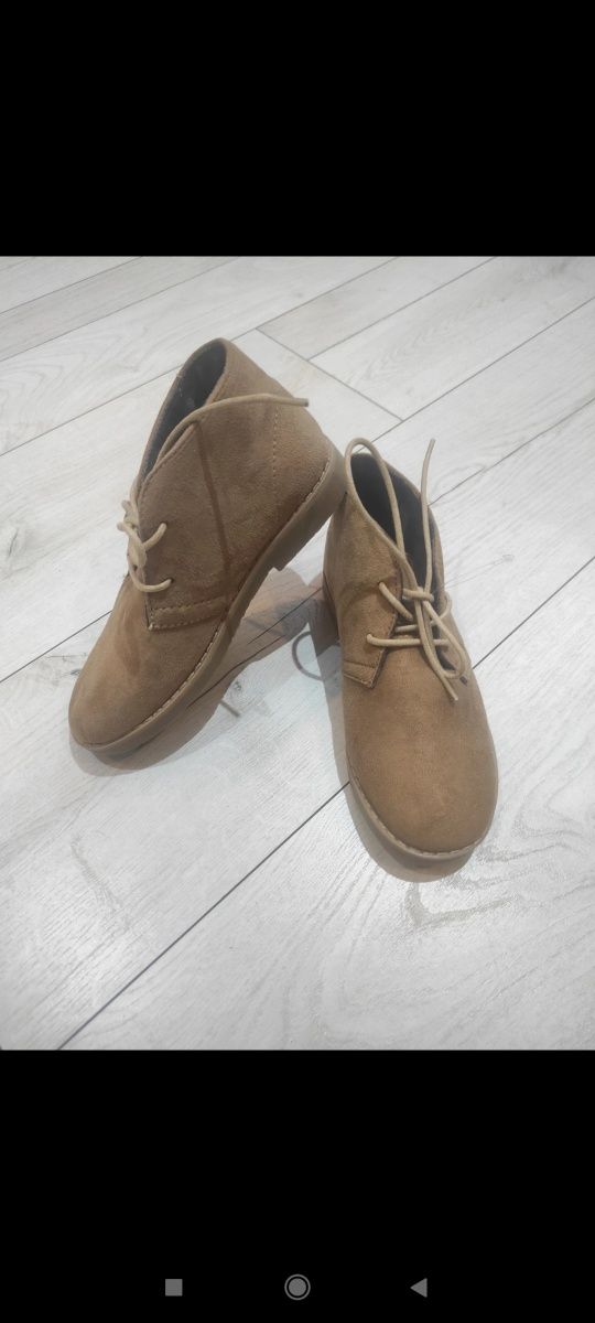 Zamszowe buty wizytowe Primark