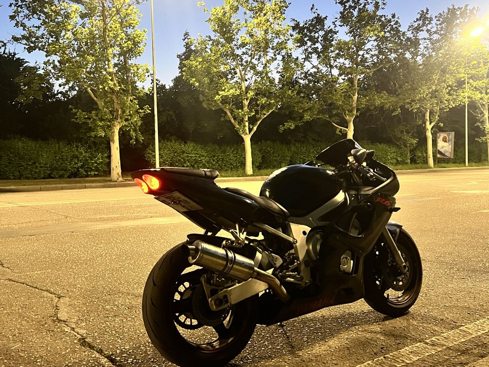 Yamaha yzf r6 спортбайк