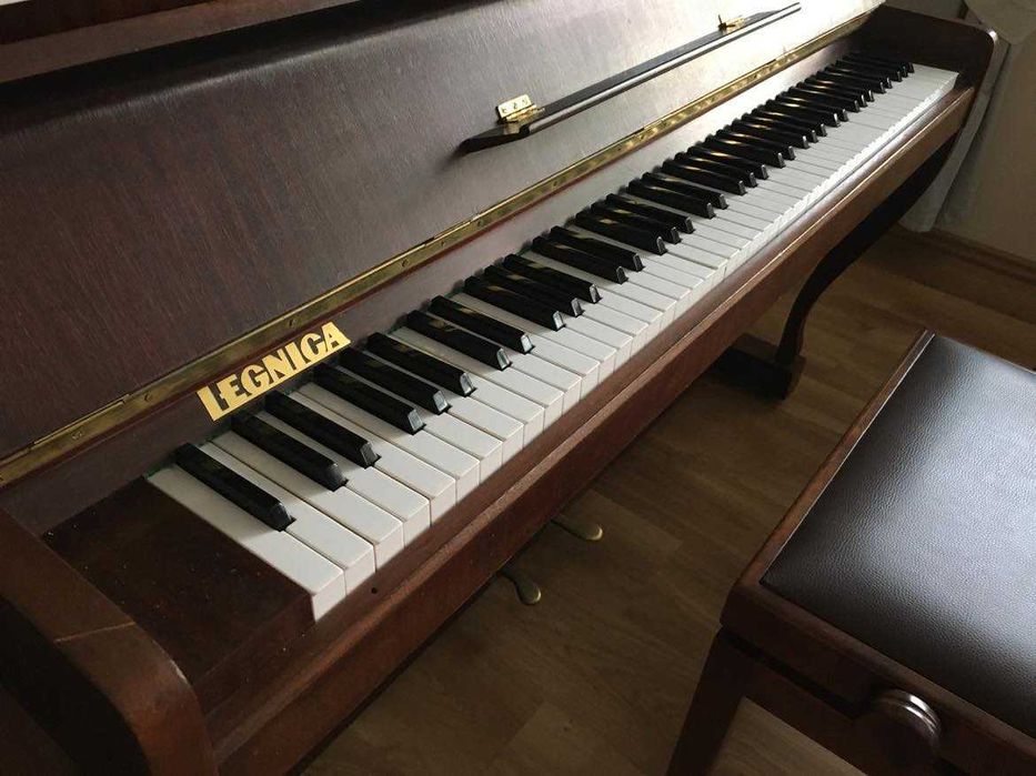 Pianino Legnica w bardzo dobrym stanie