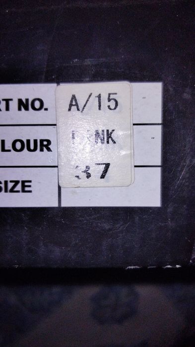 Sapatilhas novas, nunca usadas