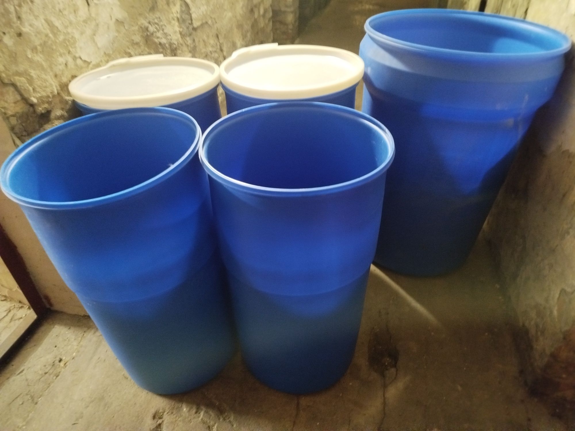 Beczki plastikowe , dobra jakość+atest , 80+150 litrów