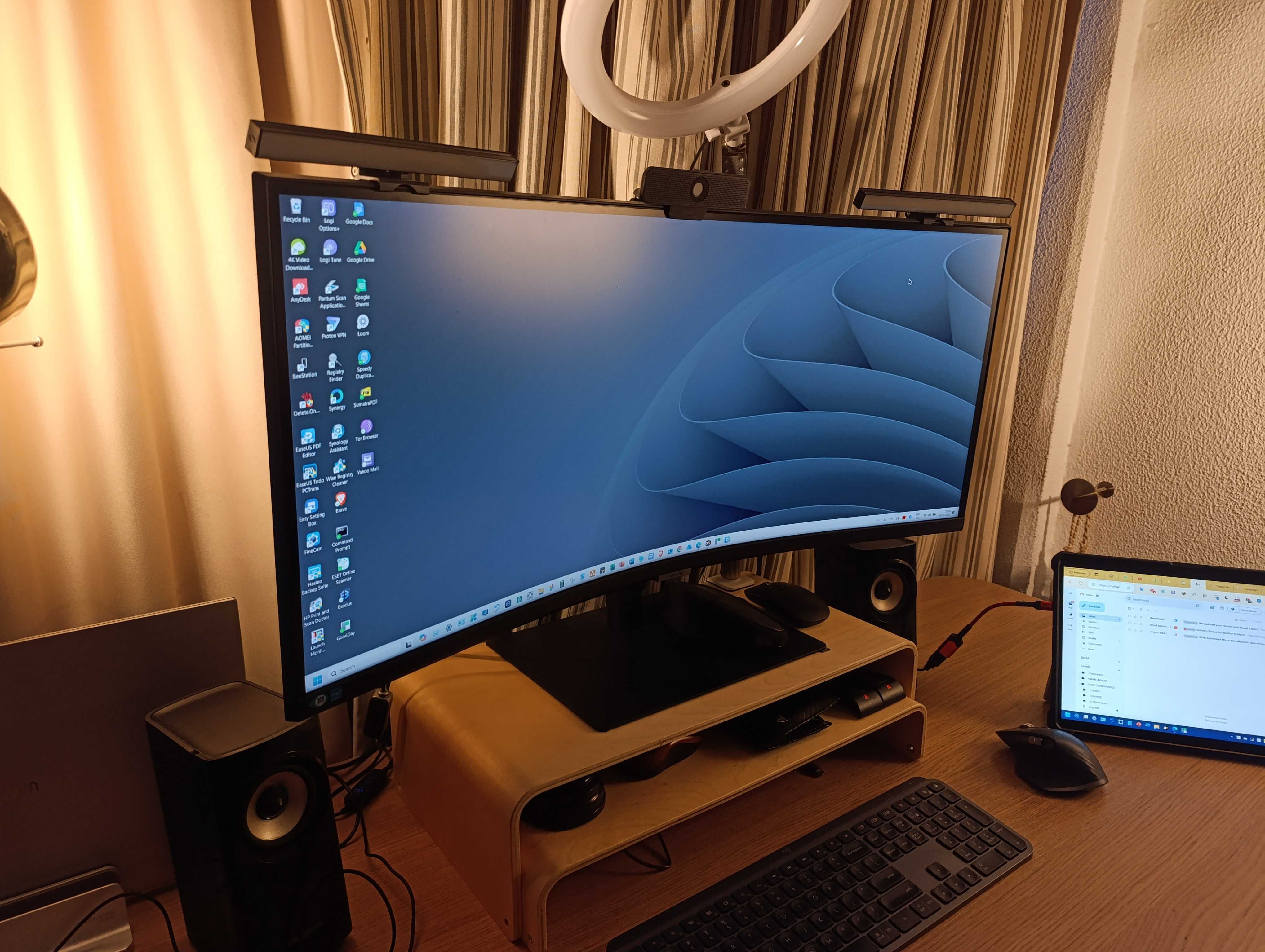 1 X SAMSUNG ViewFinity S6 34'' WQHD Curved Professional Monitor