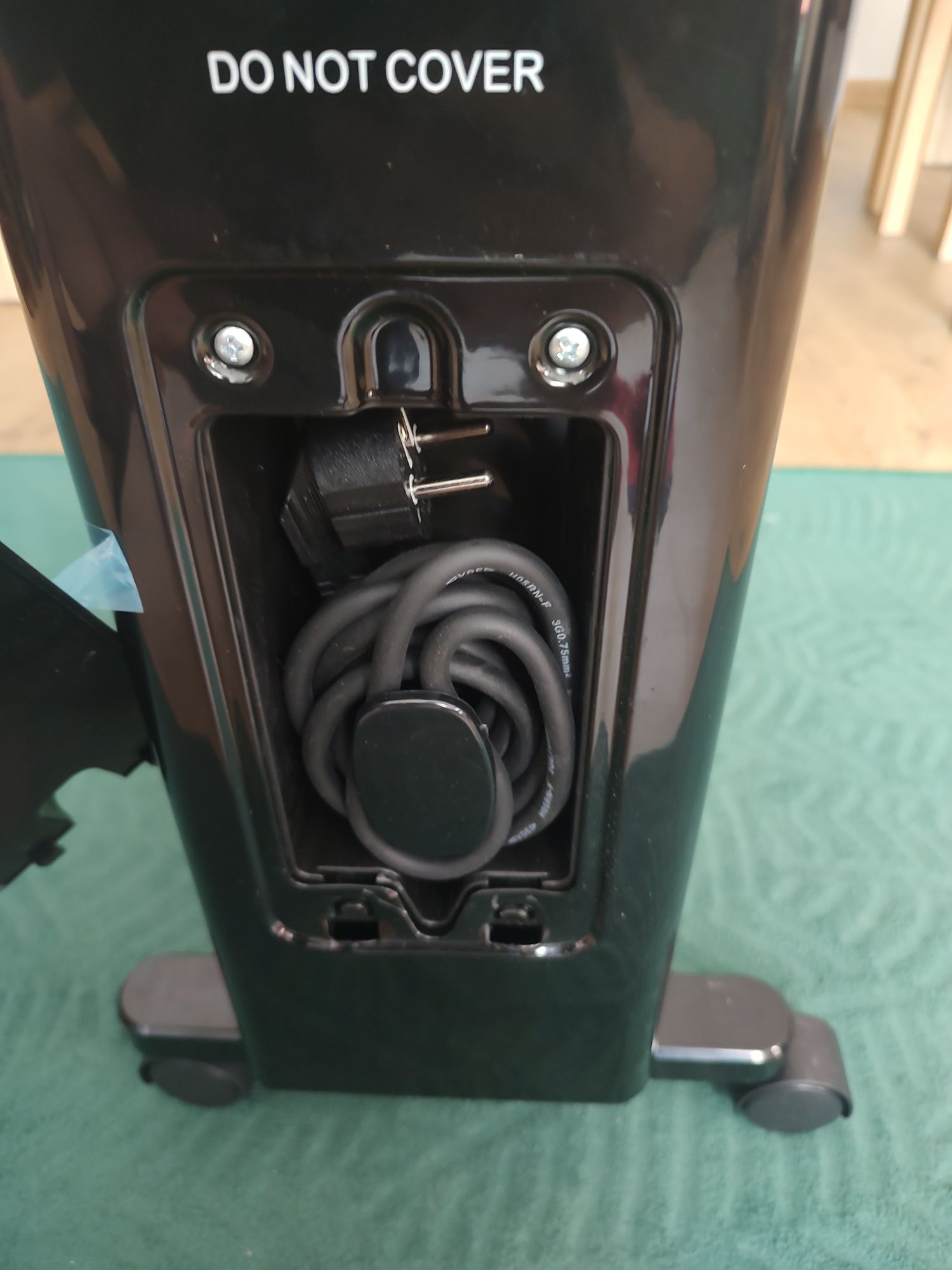 Grzejnik olejowy 1500W z kółkami cost way