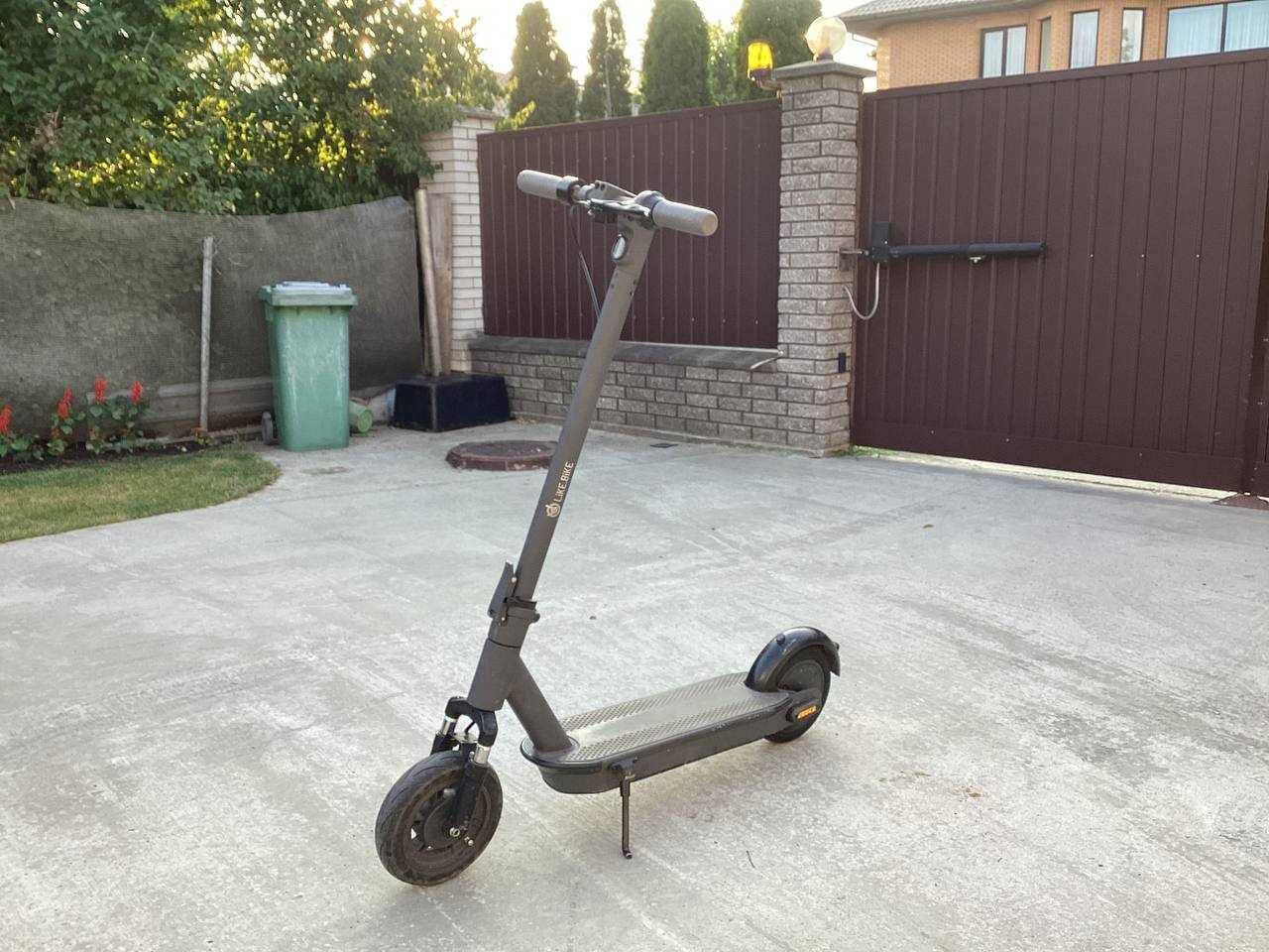 Електросамокат Like.Bike One Max 540 Wh (660706) б/у