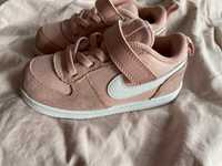 Buty sportowe nike roz 25 kolor morelowy