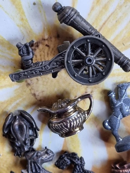 23 metalowe figurki żołnierzyki, król, armata, smok inne