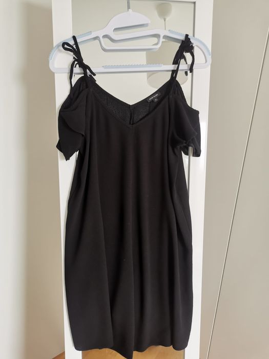 Urocza sukienka marki River Island